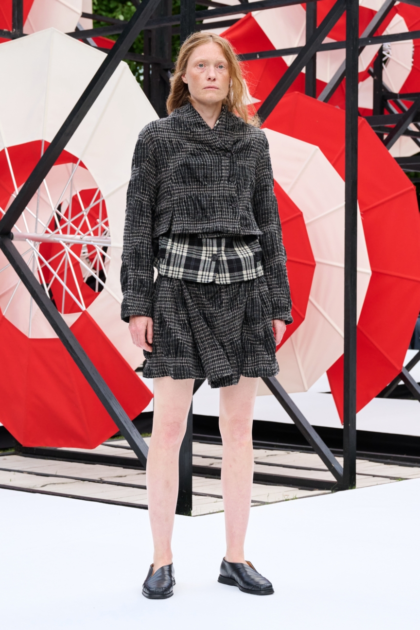 ss27-copenhagen-fashion-week-henrik-vibskov-runway-2x3-james-cochrane-2
