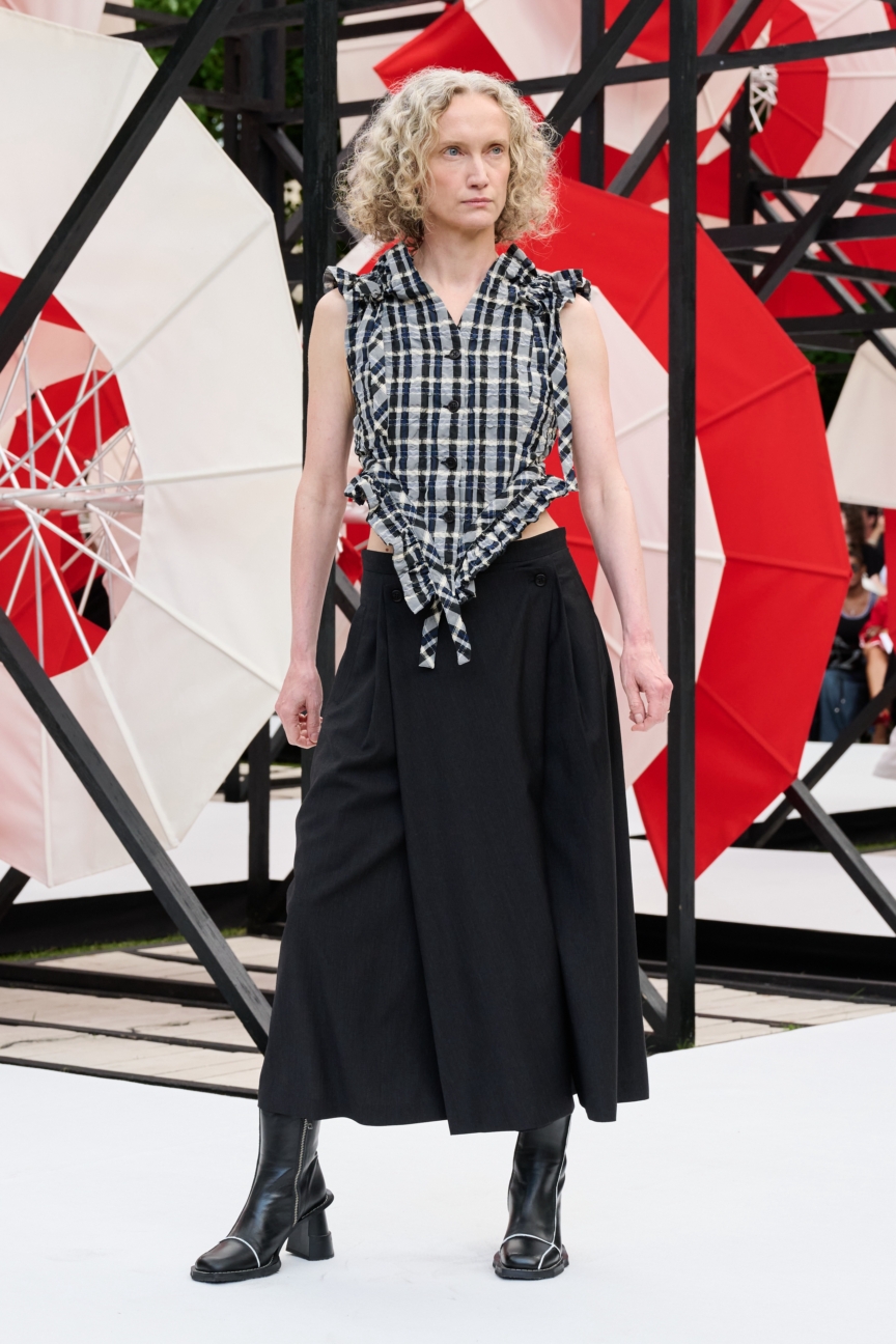 ss27-copenhagen-fashion-week-henrik-vibskov-runway-2x3-james-cochrane-22