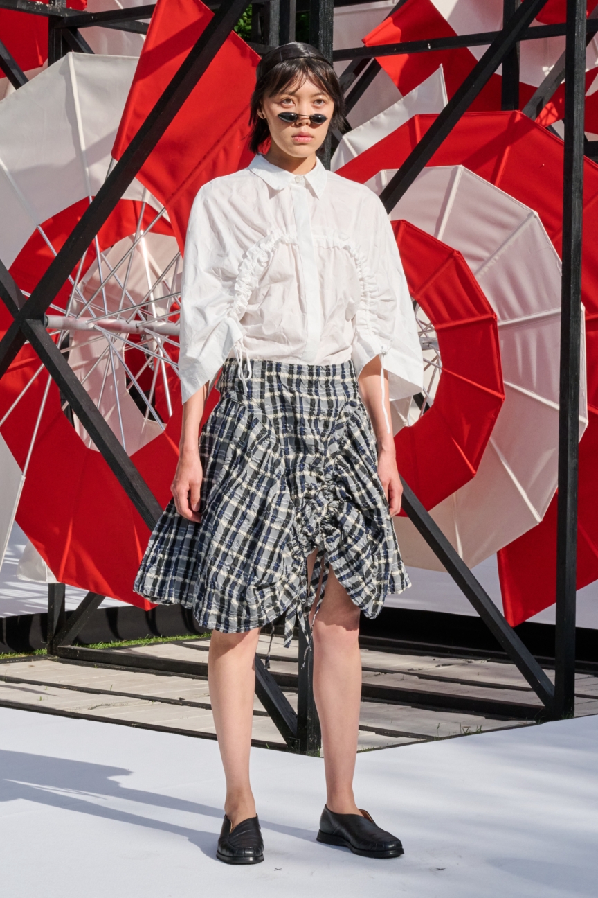 ss27-copenhagen-fashion-week-henrik-vibskov-runway-2x3-james-cochrane-25