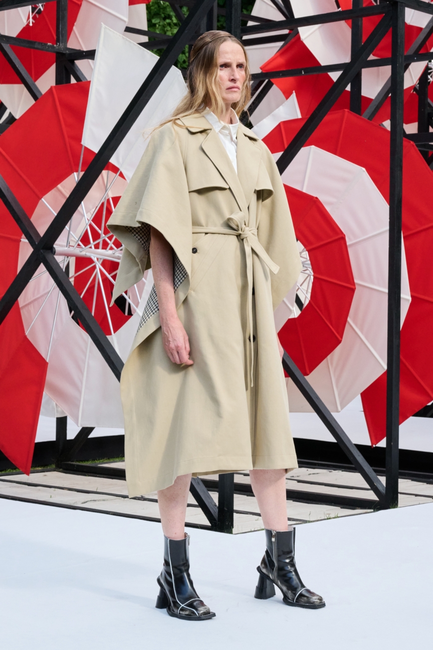 ss27-copenhagen-fashion-week-henrik-vibskov-runway-2x3-james-cochrane-26