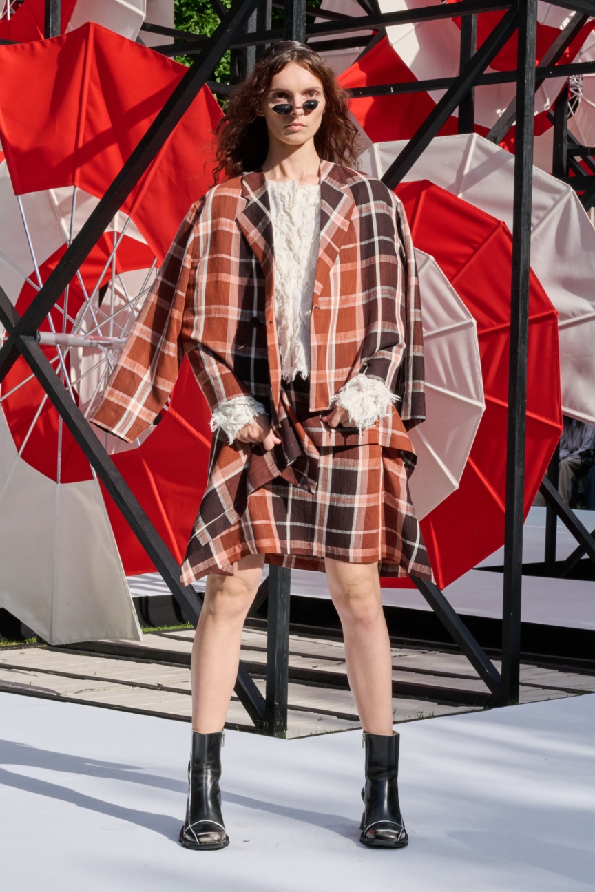ss27-copenhagen-fashion-week-henrik-vibskov-runway-2x3-james-cochrane-31
