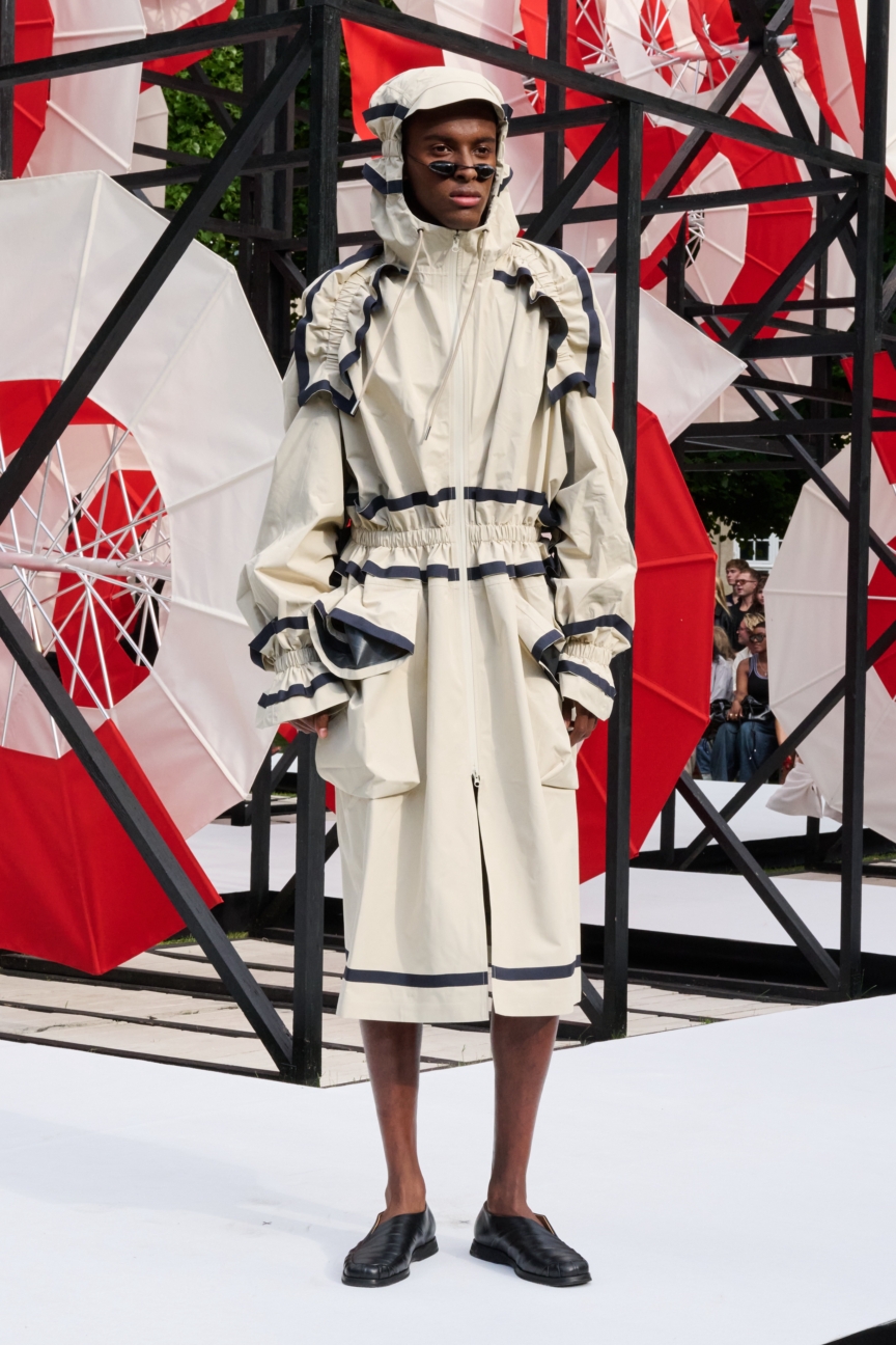 ss27-copenhagen-fashion-week-henrik-vibskov-runway-2x3-james-cochrane-34