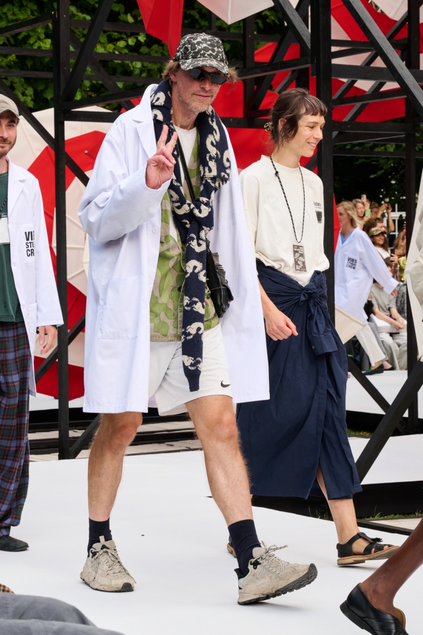 ss27-copenhagen-fashion-week-henrik-vibskov-runway-2x3-james-cochrane-35