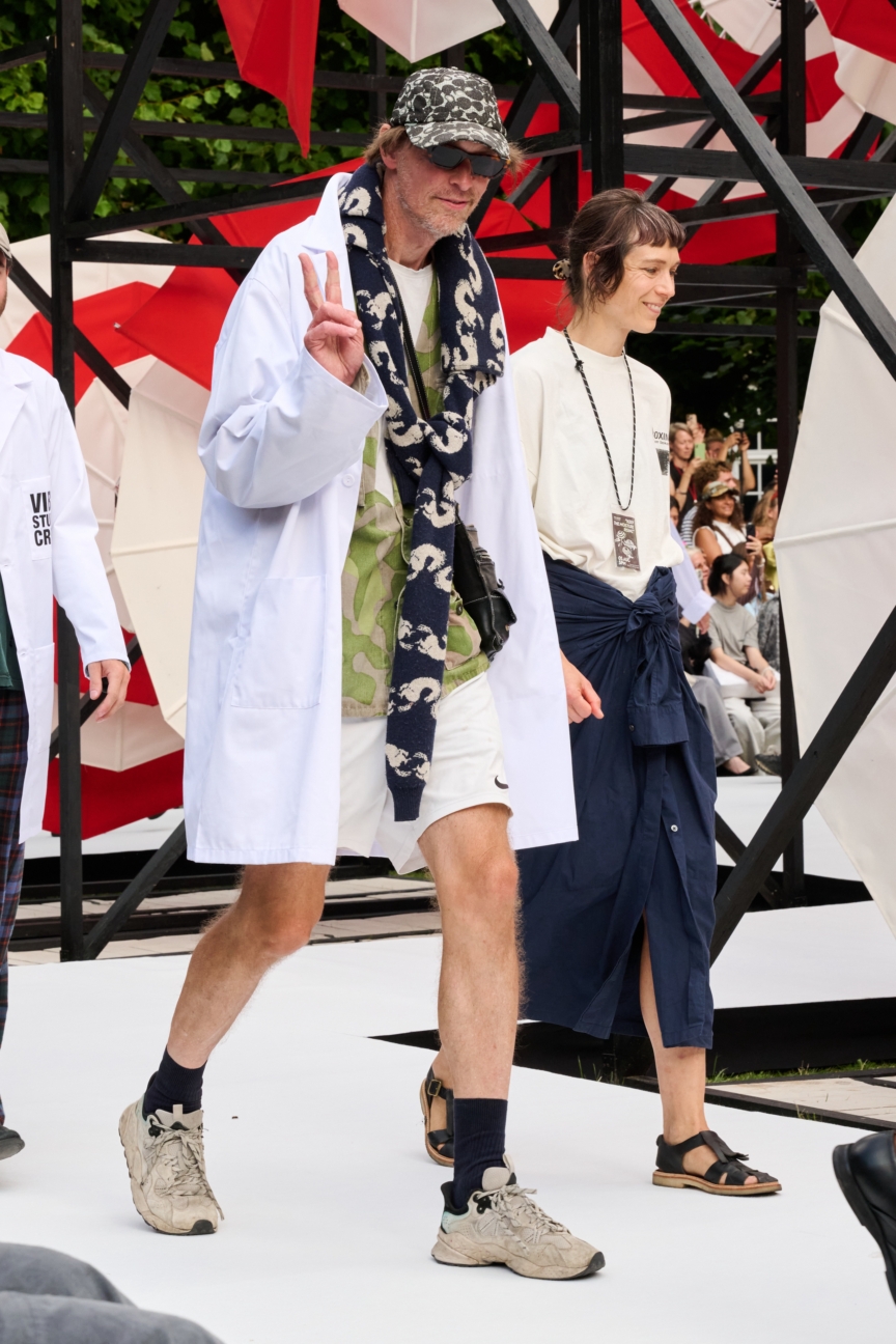 ss27-copenhagen-fashion-week-henrik-vibskov-runway-2x3-james-cochrane-36