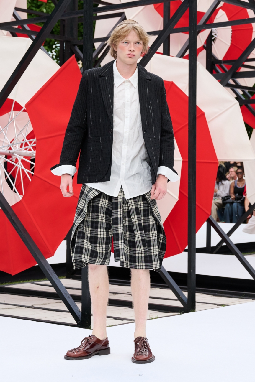ss27-copenhagen-fashion-week-henrik-vibskov-runway-2x3-james-cochrane-4