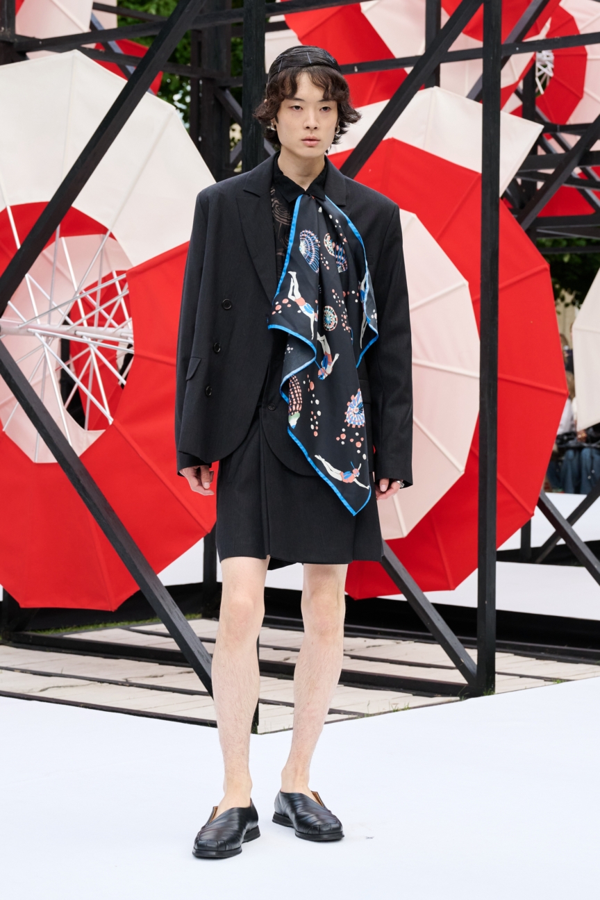 ss27-copenhagen-fashion-week-henrik-vibskov-runway-2x3-james-cochrane-7