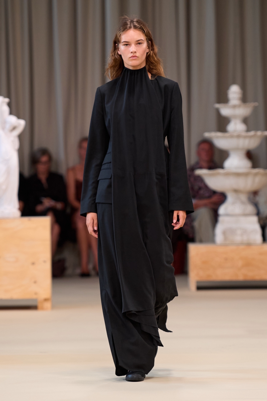 ss27-copenhagen-fashion-week-herskind-runway-2x3-james-cochrane-11