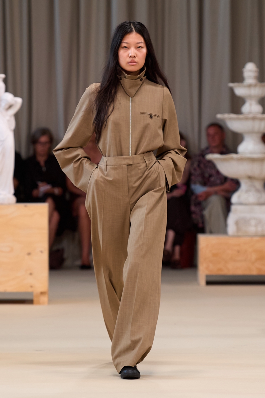 ss27-copenhagen-fashion-week-herskind-runway-2x3-james-cochrane-4