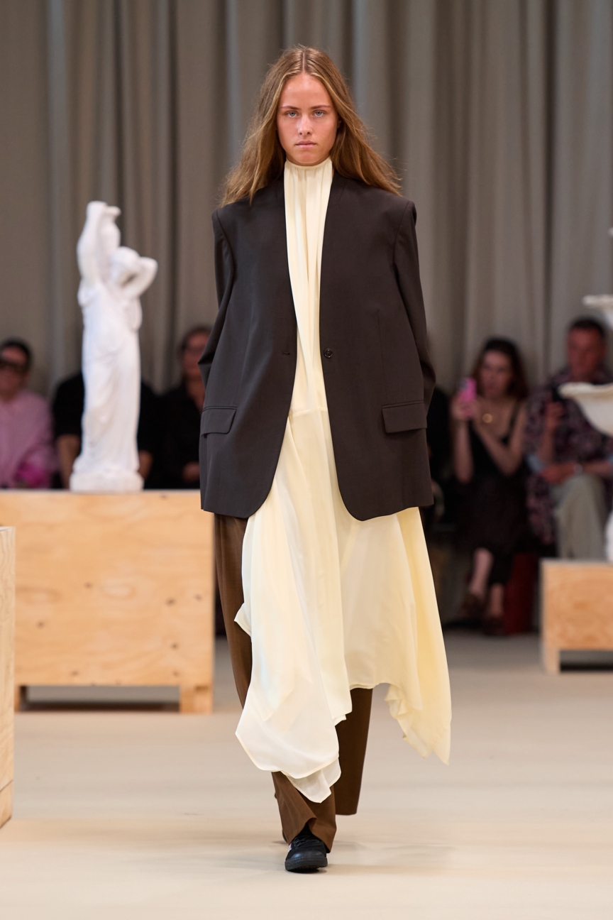 ss27-copenhagen-fashion-week-herskind-runway-2x3-james-cochrane-6