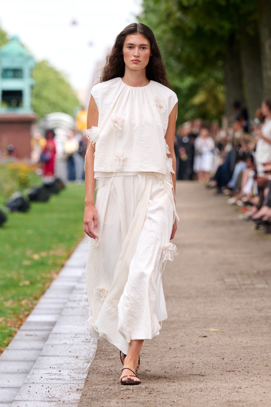 ss27-copenhagen-fashion-week-fashion-mkdt-studio-runway-2x3-james-cochrane-1