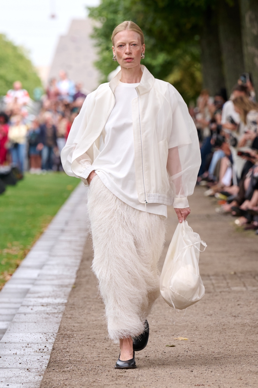 ss27-copenhagen-fashion-week-fashion-mkdt-studio-runway-2x3-james-cochrane-10