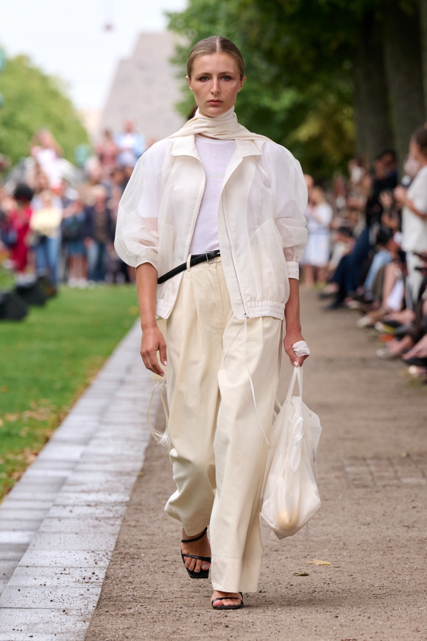 ss27-copenhagen-fashion-week-fashion-mkdt-studio-runway-2x3-james-cochrane-12