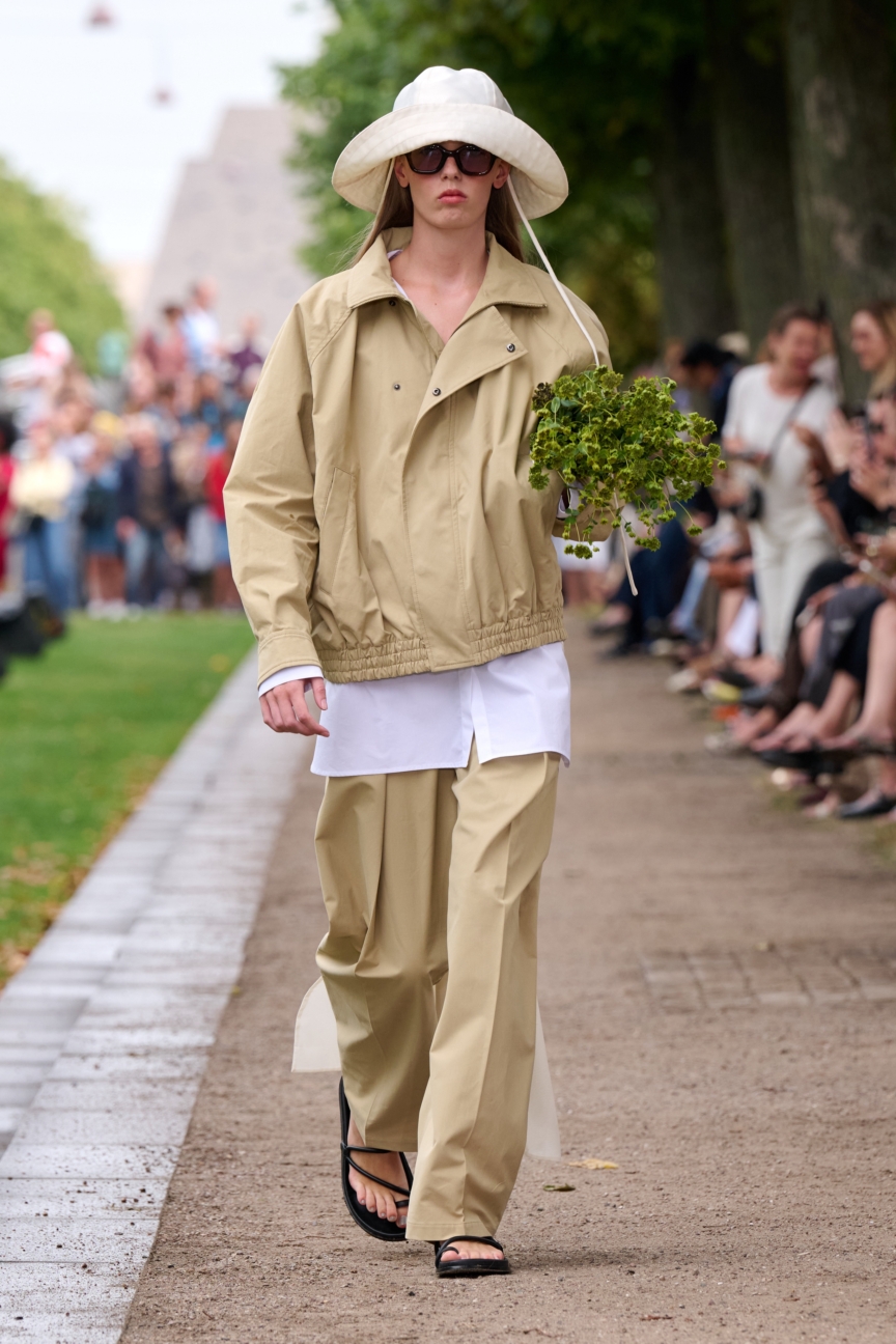 ss27-copenhagen-fashion-week-fashion-mkdt-studio-runway-2x3-james-cochrane-14