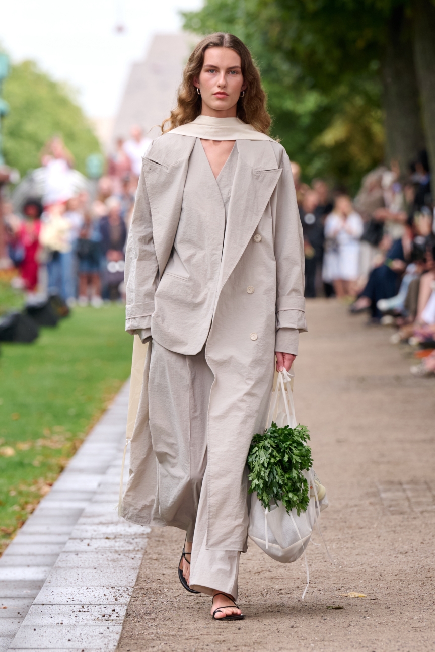 ss27-copenhagen-fashion-week-fashion-mkdt-studio-runway-2x3-james-cochrane-17