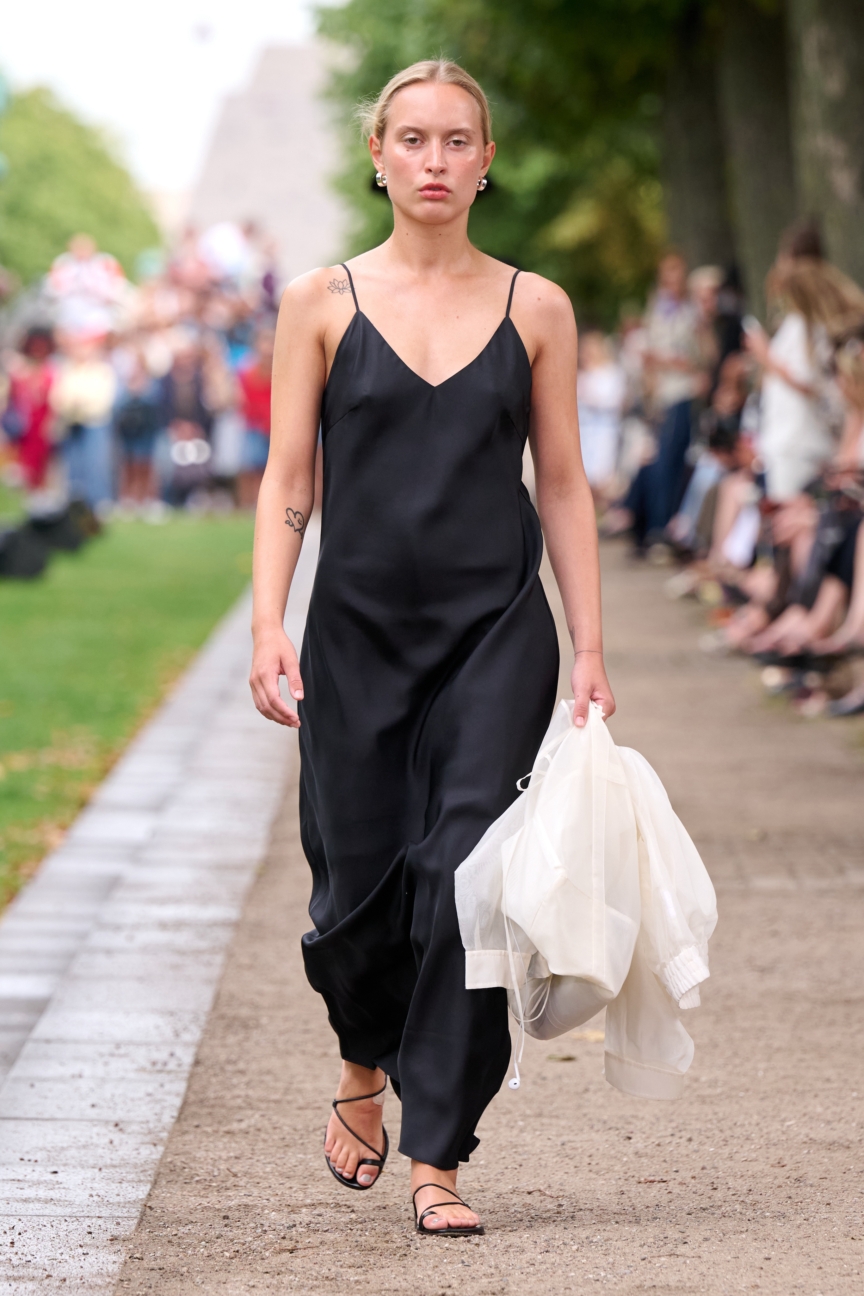 ss27-copenhagen-fashion-week-fashion-mkdt-studio-runway-2x3-james-cochrane-21