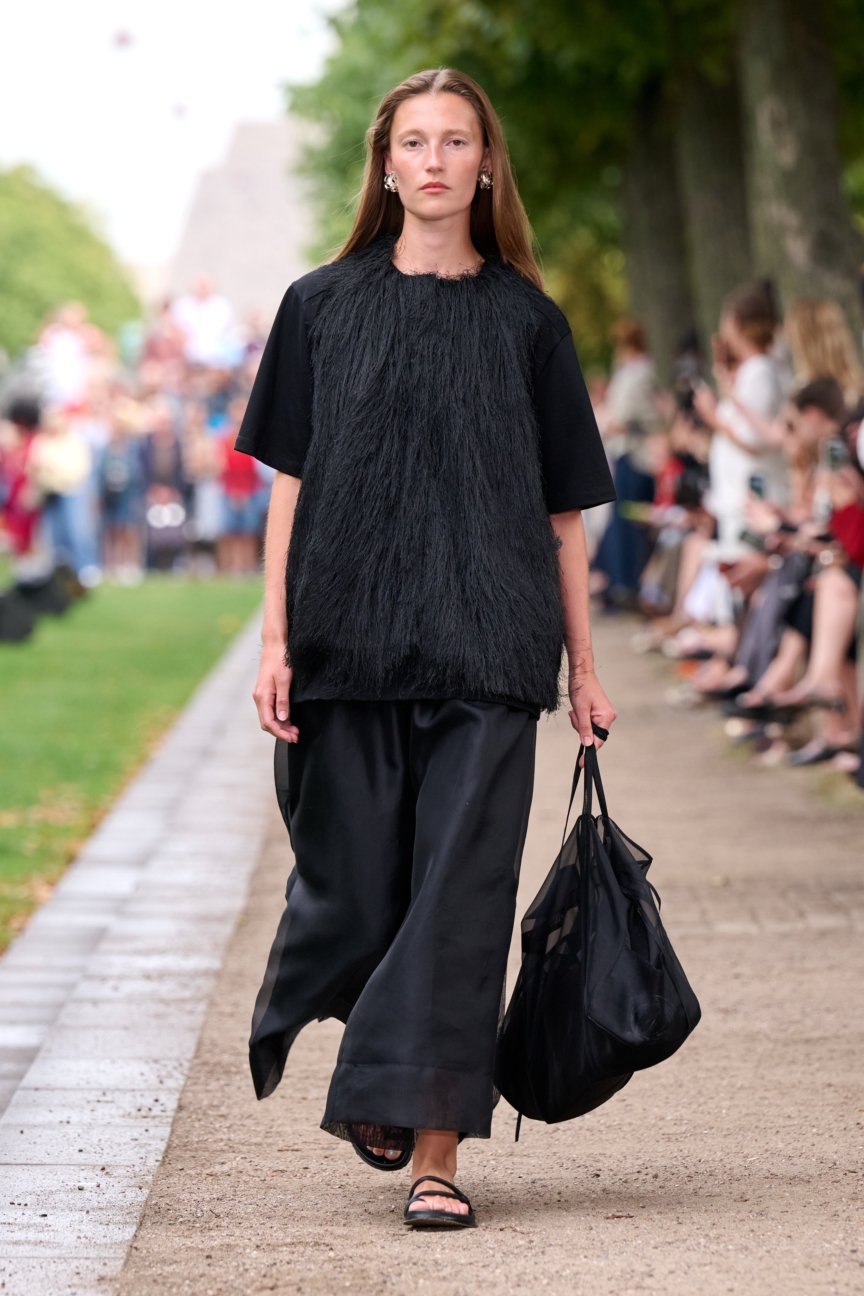 ss27-copenhagen-fashion-week-fashion-mkdt-studio-runway-2x3-james-cochrane-25