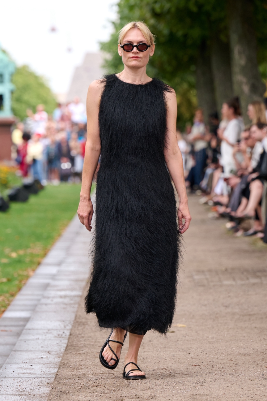 ss27-copenhagen-fashion-week-fashion-mkdt-studio-runway-2x3-james-cochrane-26