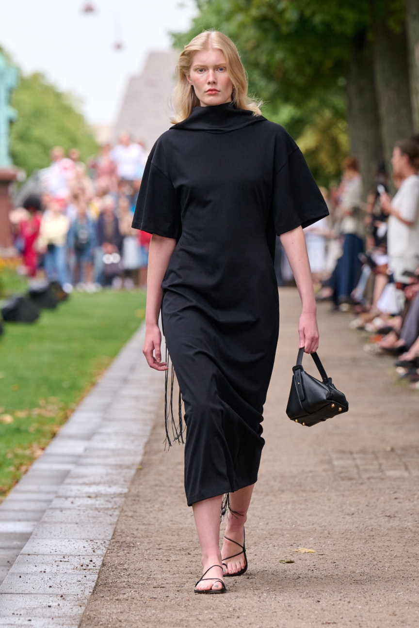 ss27-copenhagen-fashion-week-fashion-mkdt-studio-runway-2x3-james-cochrane-29