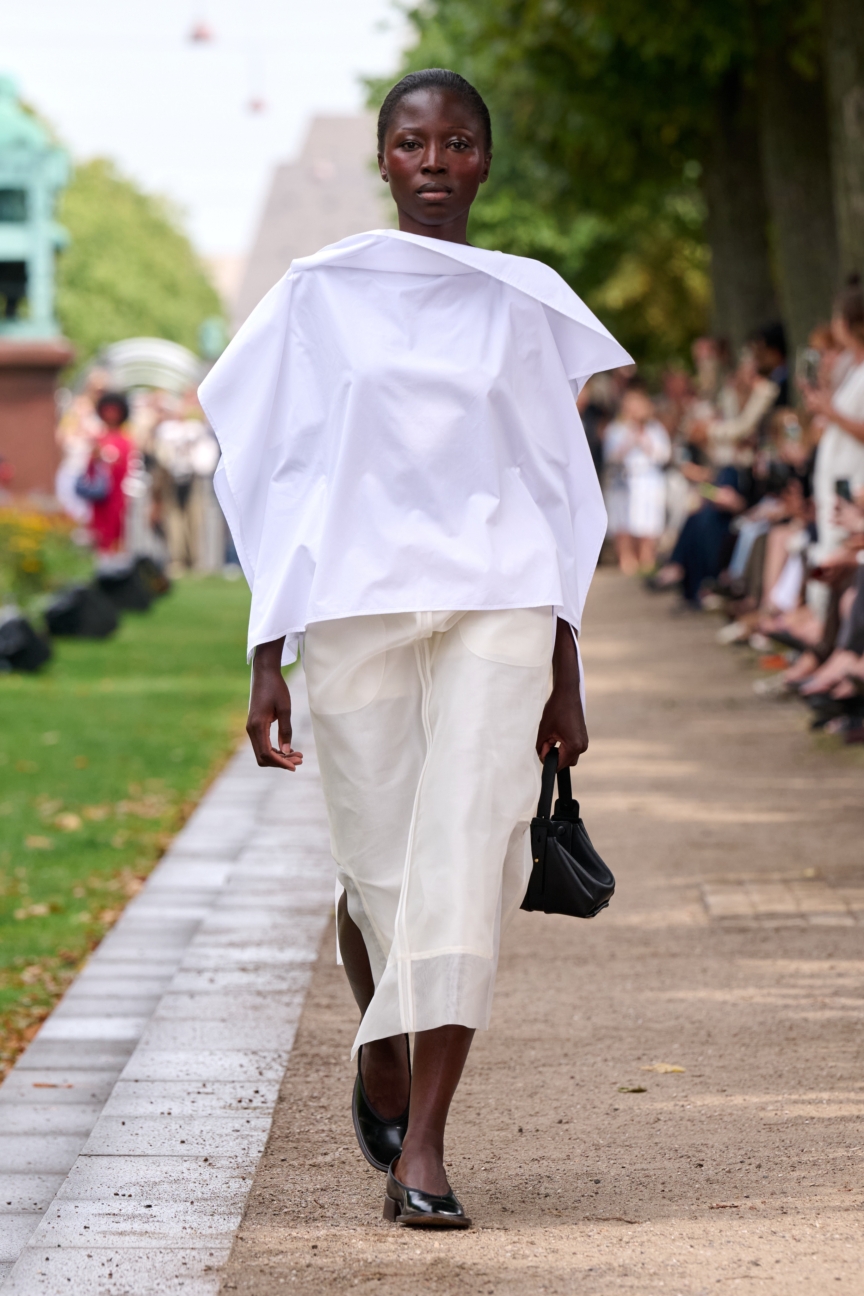 ss27-copenhagen-fashion-week-fashion-mkdt-studio-runway-2x3-james-cochrane-4
