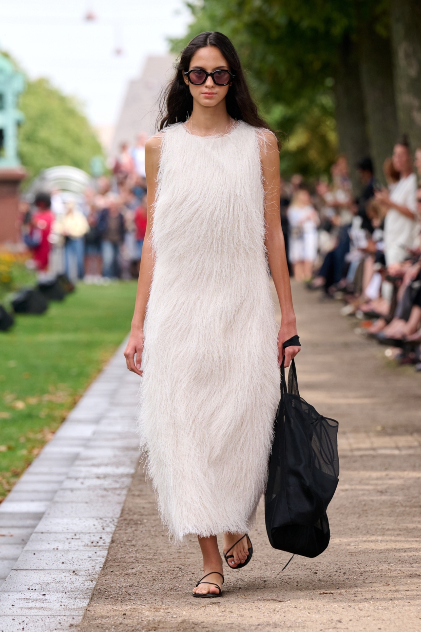 ss27-copenhagen-fashion-week-fashion-mkdt-studio-runway-2x3-james-cochrane-6