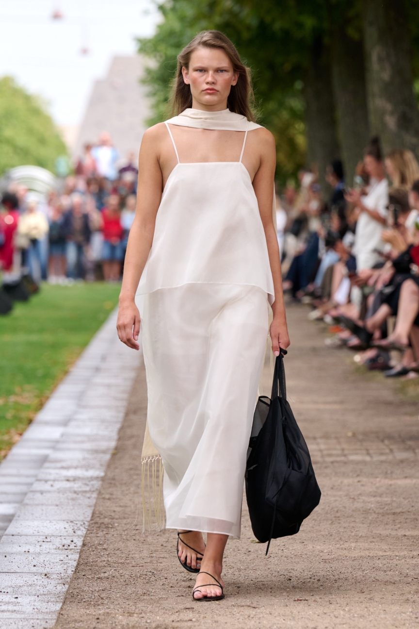 ss27-copenhagen-fashion-week-fashion-mkdt-studio-runway-2x3-james-cochrane-7