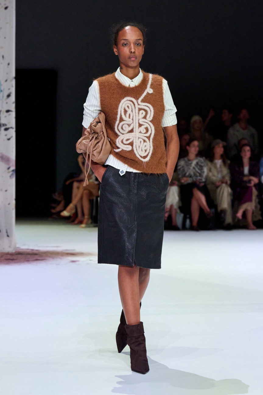 ss27-copenhagen-fashion-week-munthe-runway-2x3-james-cochrane-14