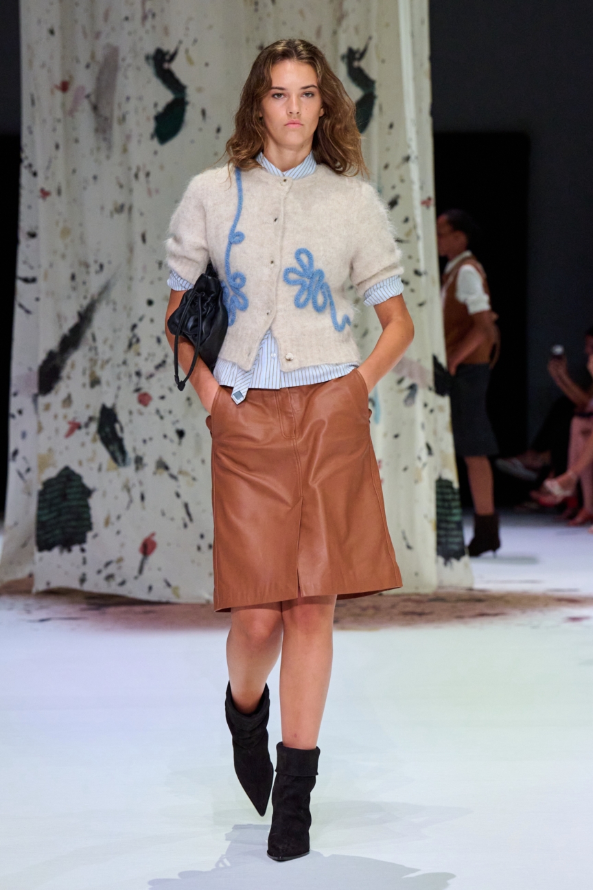 ss27-copenhagen-fashion-week-munthe-runway-2x3-james-cochrane-16