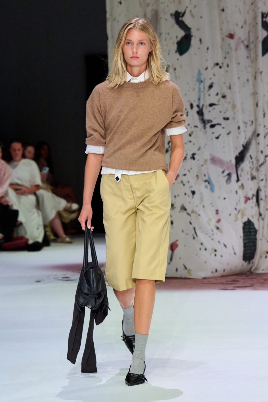 ss27-copenhagen-fashion-week-munthe-runway-2x3-james-cochrane-17