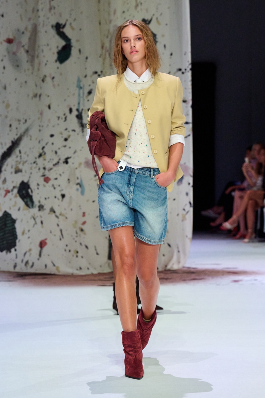 ss27-copenhagen-fashion-week-munthe-runway-2x3-james-cochrane-18