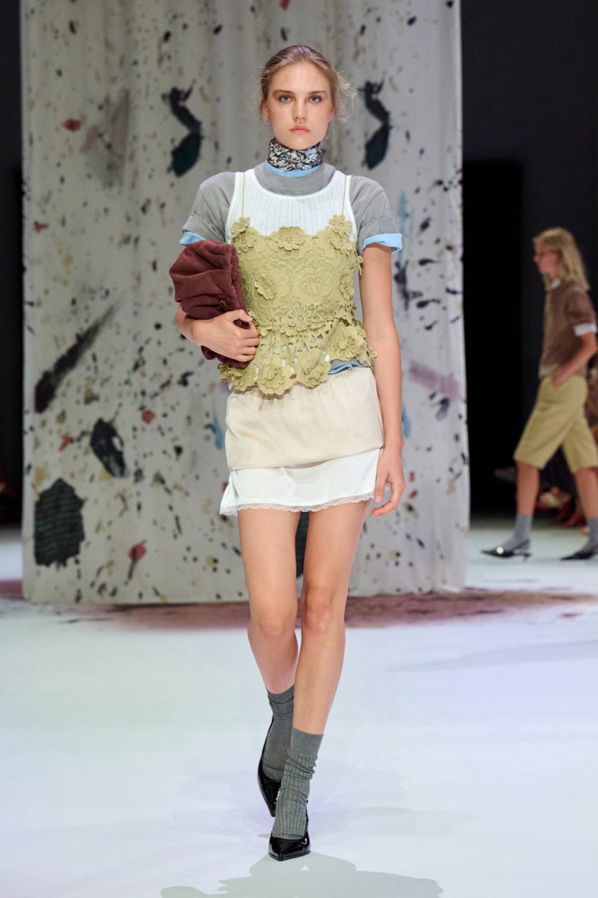 ss27-copenhagen-fashion-week-munthe-runway-2x3-james-cochrane-19