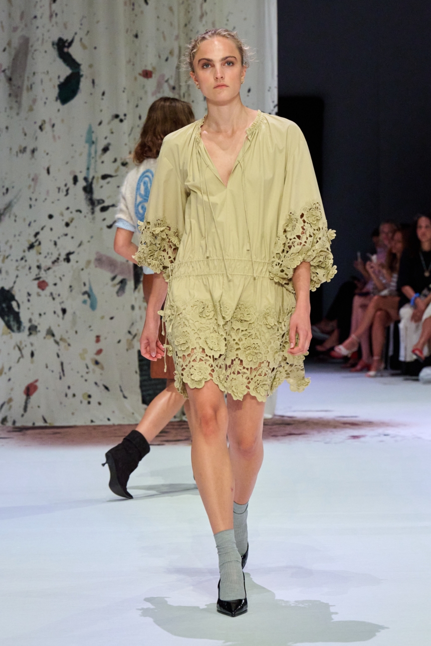 ss27-copenhagen-fashion-week-munthe-runway-2x3-james-cochrane-20