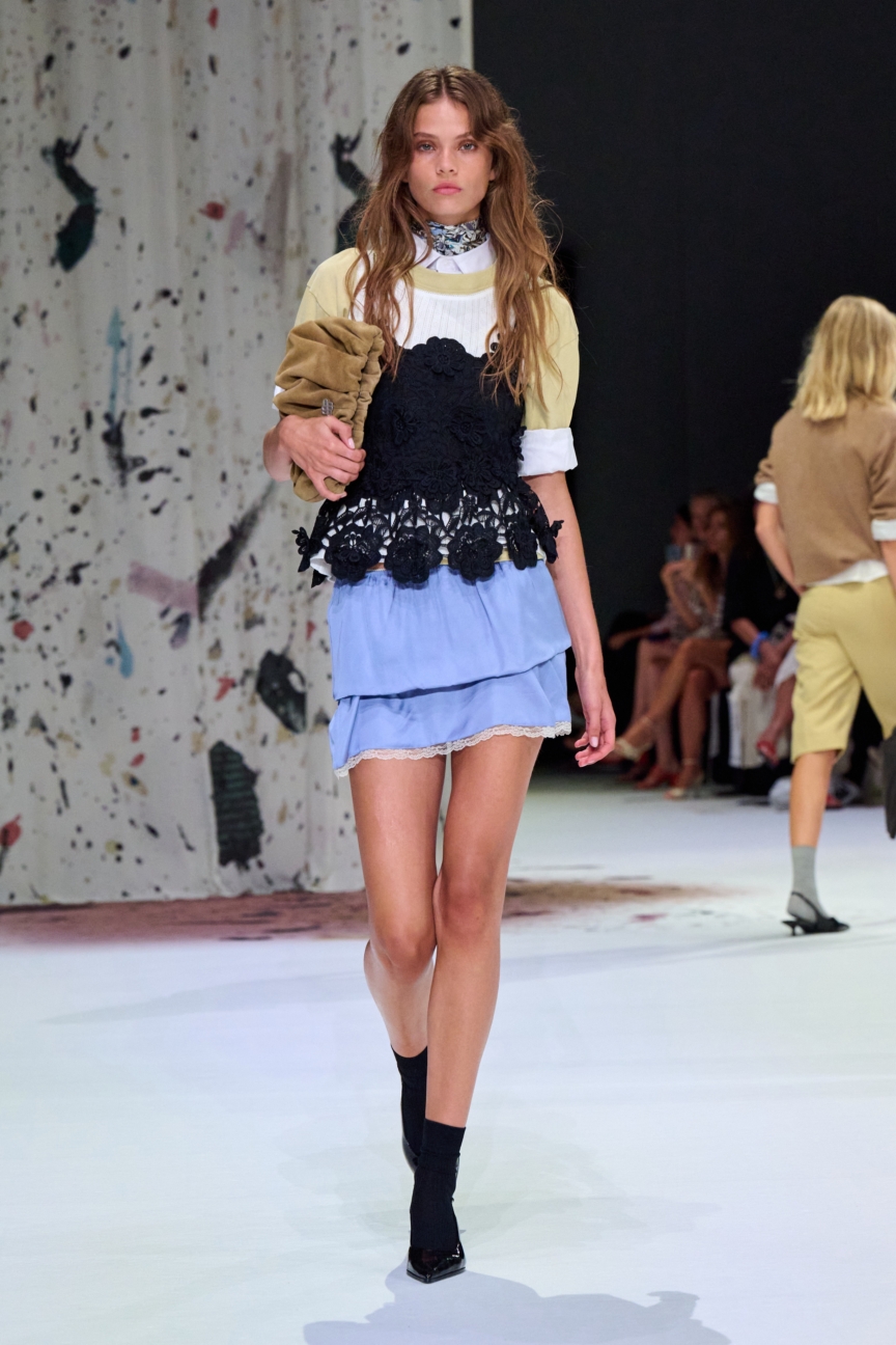 ss27-copenhagen-fashion-week-munthe-runway-2x3-james-cochrane-21