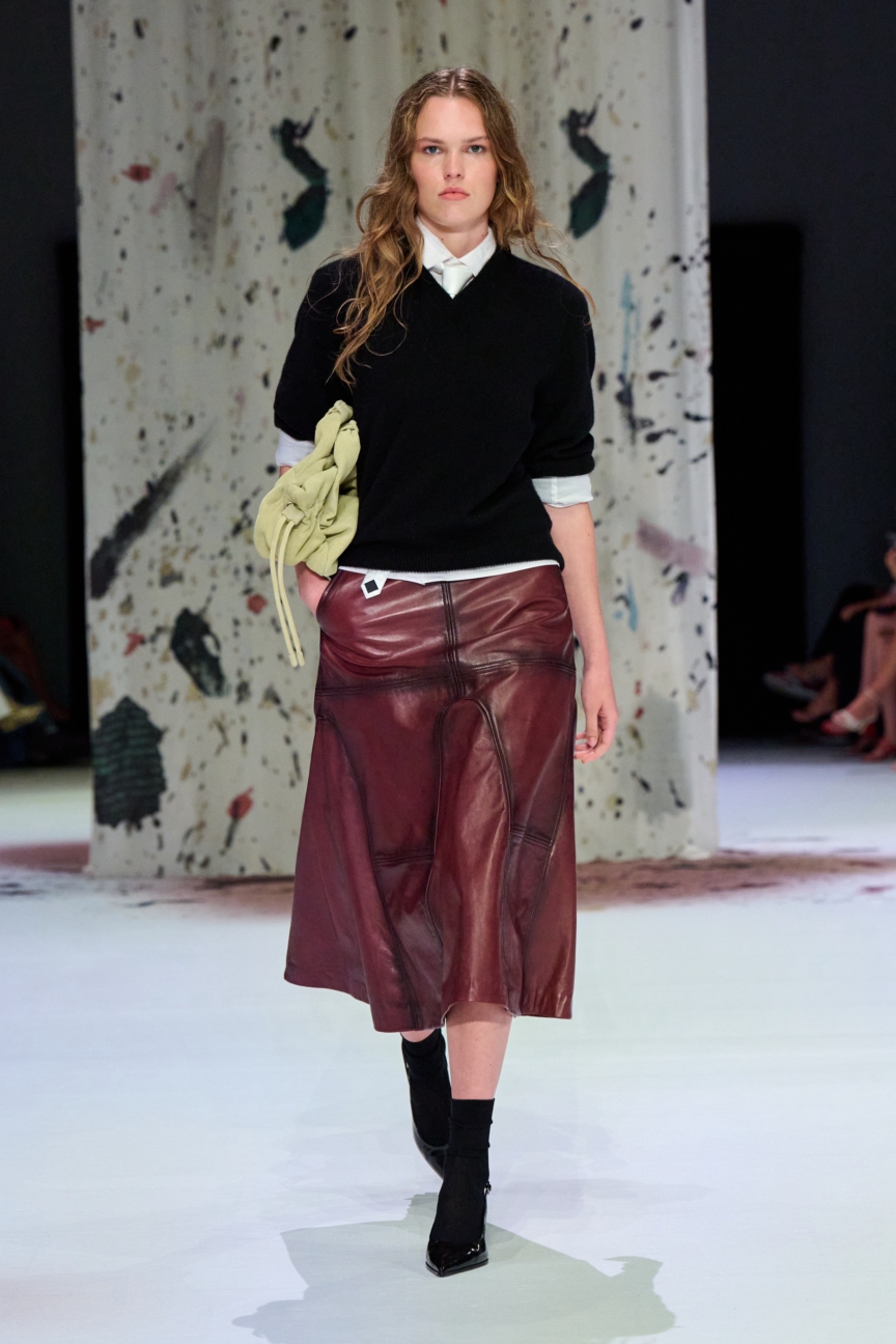 ss27-copenhagen-fashion-week-munthe-runway-2x3-james-cochrane-23
