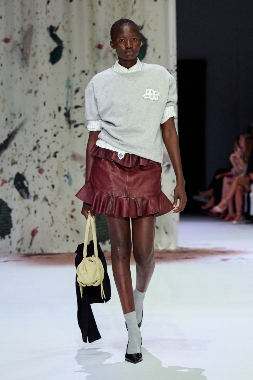 ss27-copenhagen-fashion-week-munthe-runway-2x3-james-cochrane-24