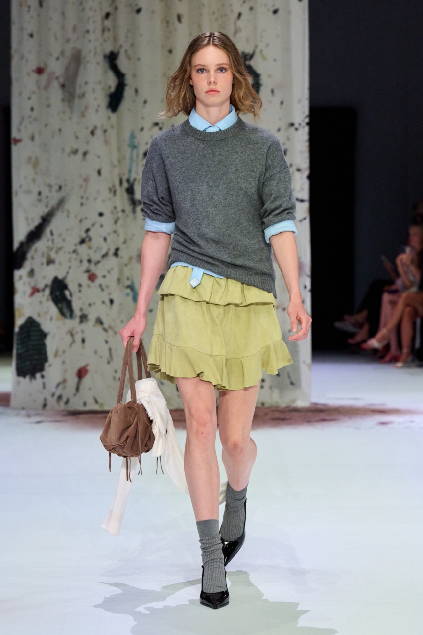 ss27-copenhagen-fashion-week-munthe-runway-2x3-james-cochrane-25