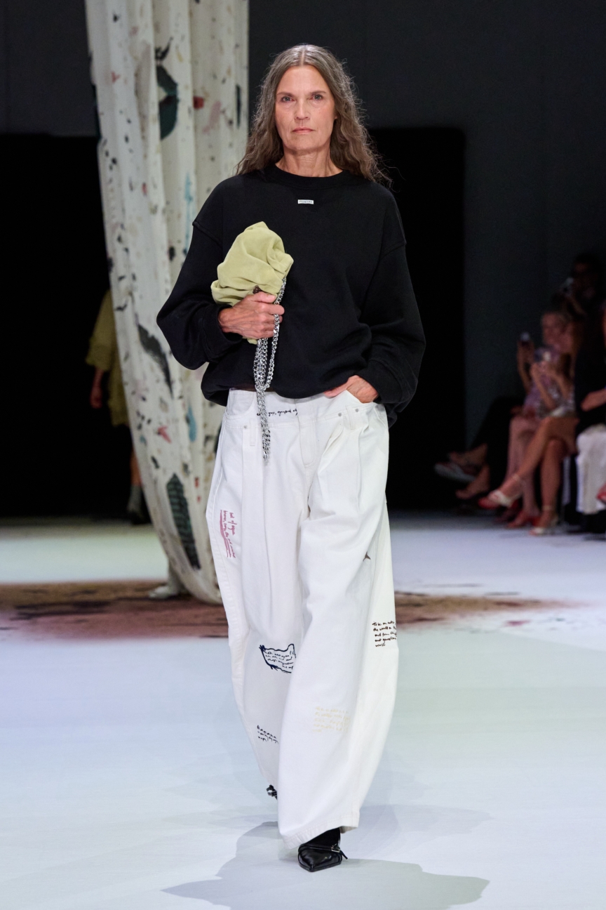 ss27-copenhagen-fashion-week-munthe-runway-2x3-james-cochrane-27