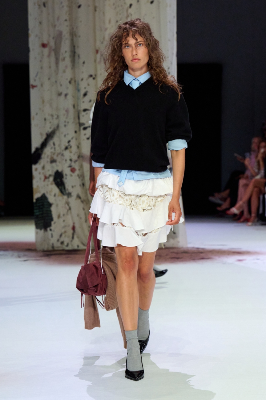 ss27-copenhagen-fashion-week-munthe-runway-2x3-james-cochrane-28
