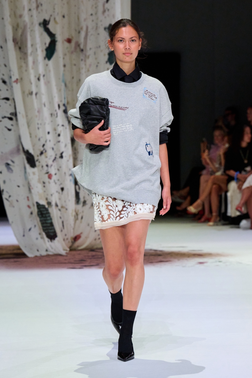 ss27-copenhagen-fashion-week-munthe-runway-2x3-james-cochrane-29