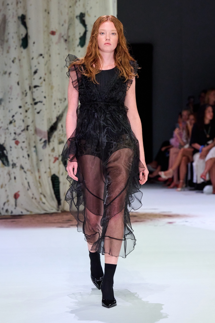 ss27-copenhagen-fashion-week-munthe-runway-2x3-james-cochrane-34