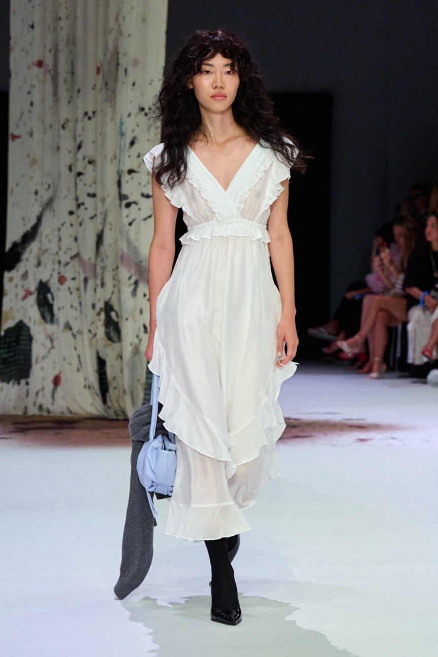 ss27-copenhagen-fashion-week-munthe-runway-2x3-james-cochrane-35