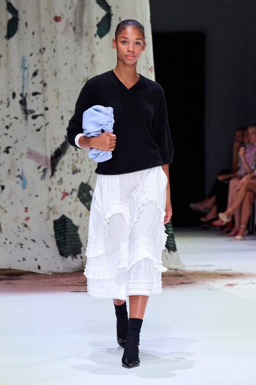 ss27-copenhagen-fashion-week-munthe-runway-2x3-james-cochrane-37