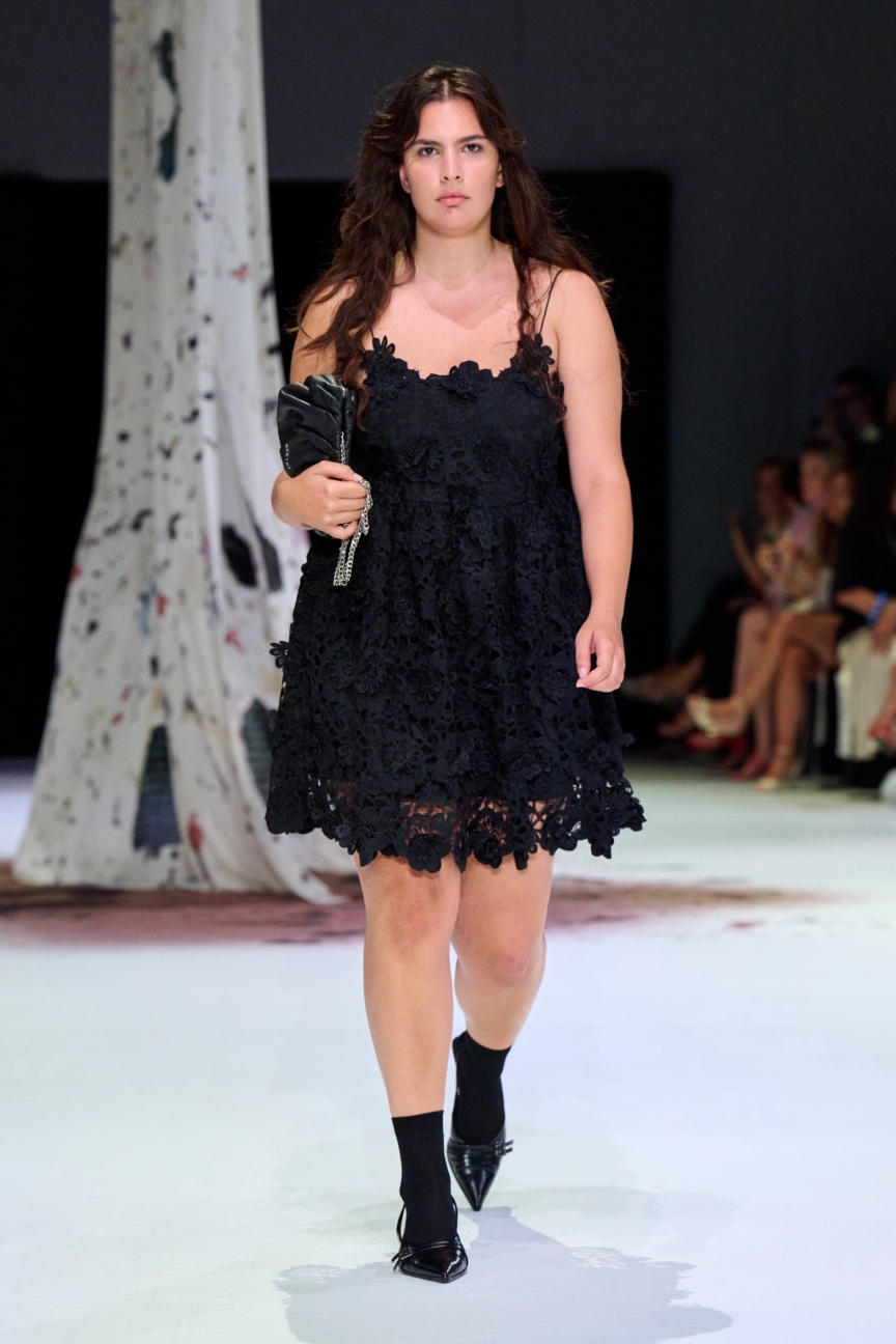 ss27-copenhagen-fashion-week-munthe-runway-2x3-james-cochrane-40