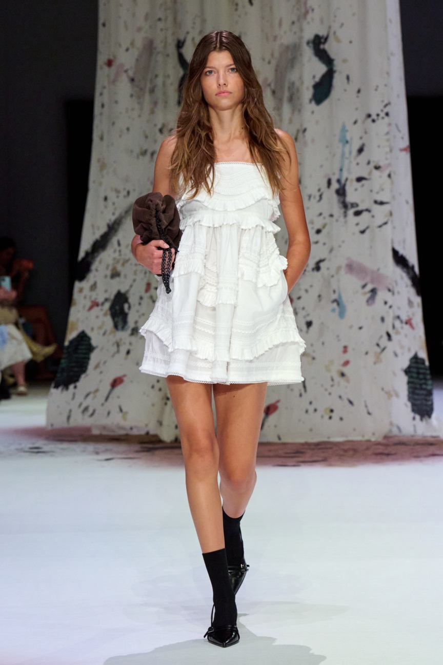 ss27-copenhagen-fashion-week-munthe-runway-2x3-james-cochrane-42