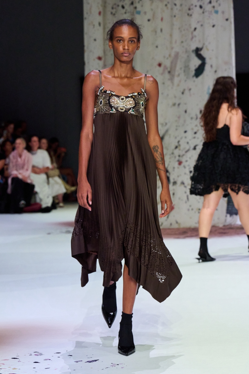 ss27-copenhagen-fashion-week-munthe-runway-2x3-james-cochrane-43