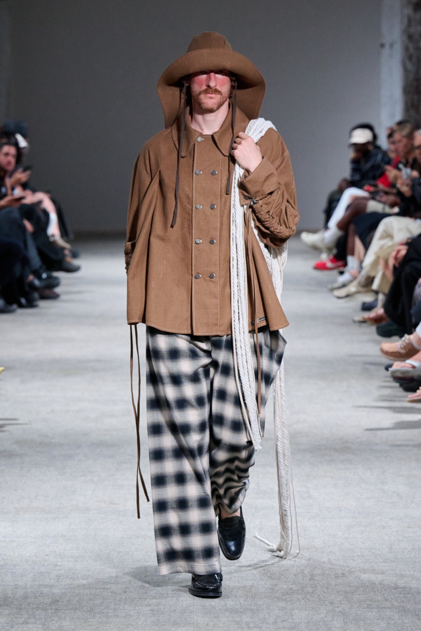 ss27-copenhagen-fashion-week-rene-runway-2x3-james-cochrane-13