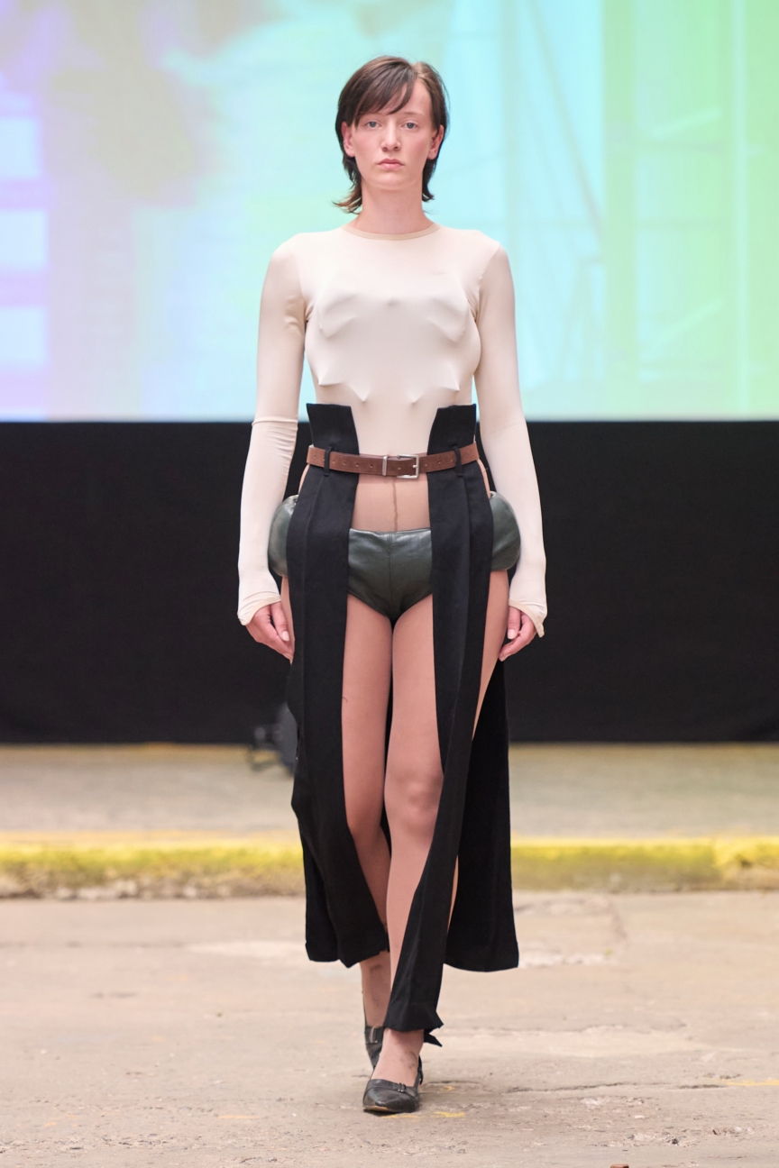 ss27-copenhagen-fashion-week-fashion-scandinavian-academy-of-fashion-design-runway-2x3-james-cochrane-27