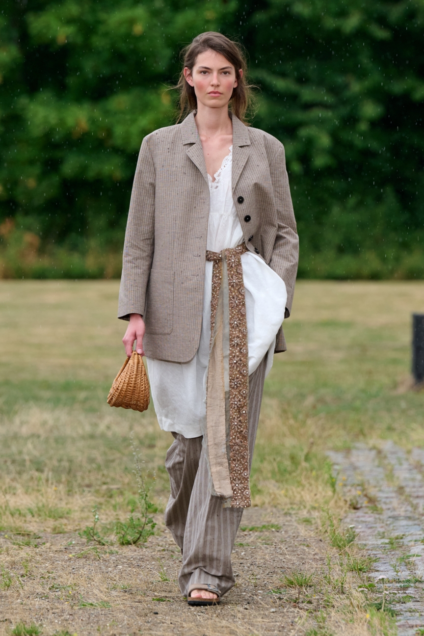 ss27-copenhagen-fashion-week-skall-studio-runway-2x3-james-cochrane-18