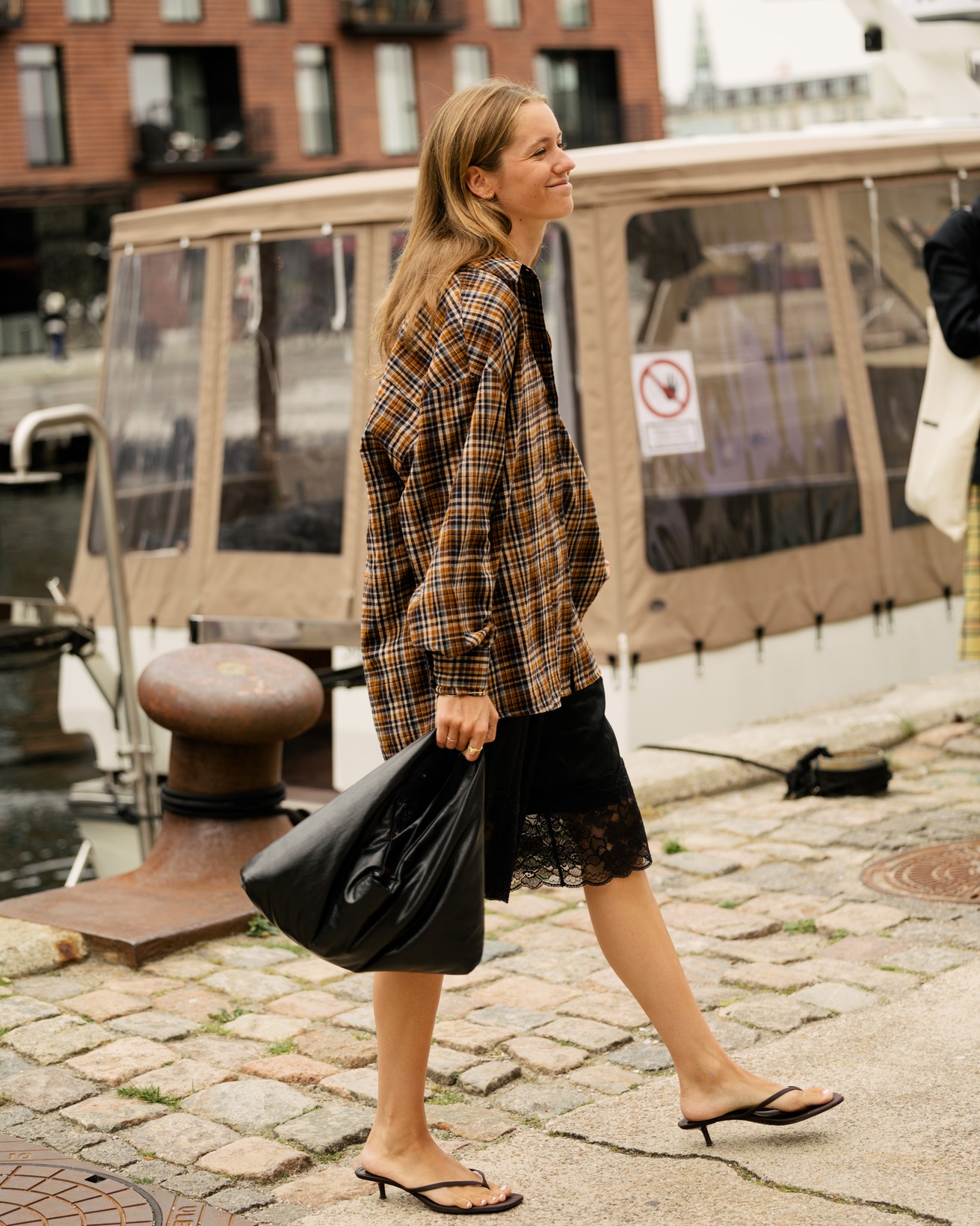 ss27-copenhagen-fashion-week-street-style-day-2-noor-u-nisa-khan-15