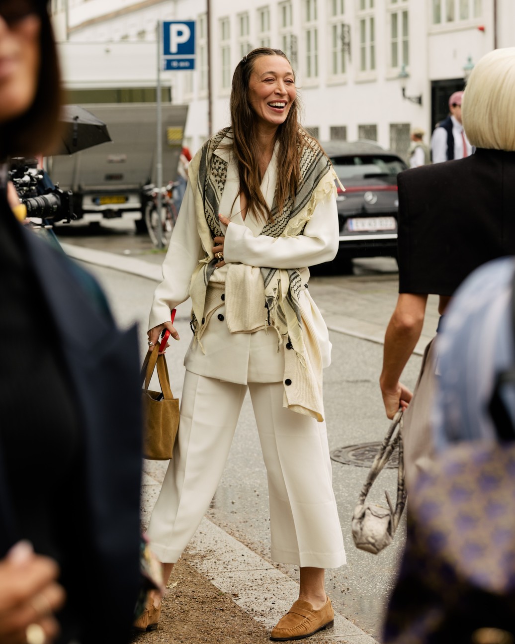 ss27-copenhagen-fashion-week-street-style-day-2-noor-u-nisa-khan-37