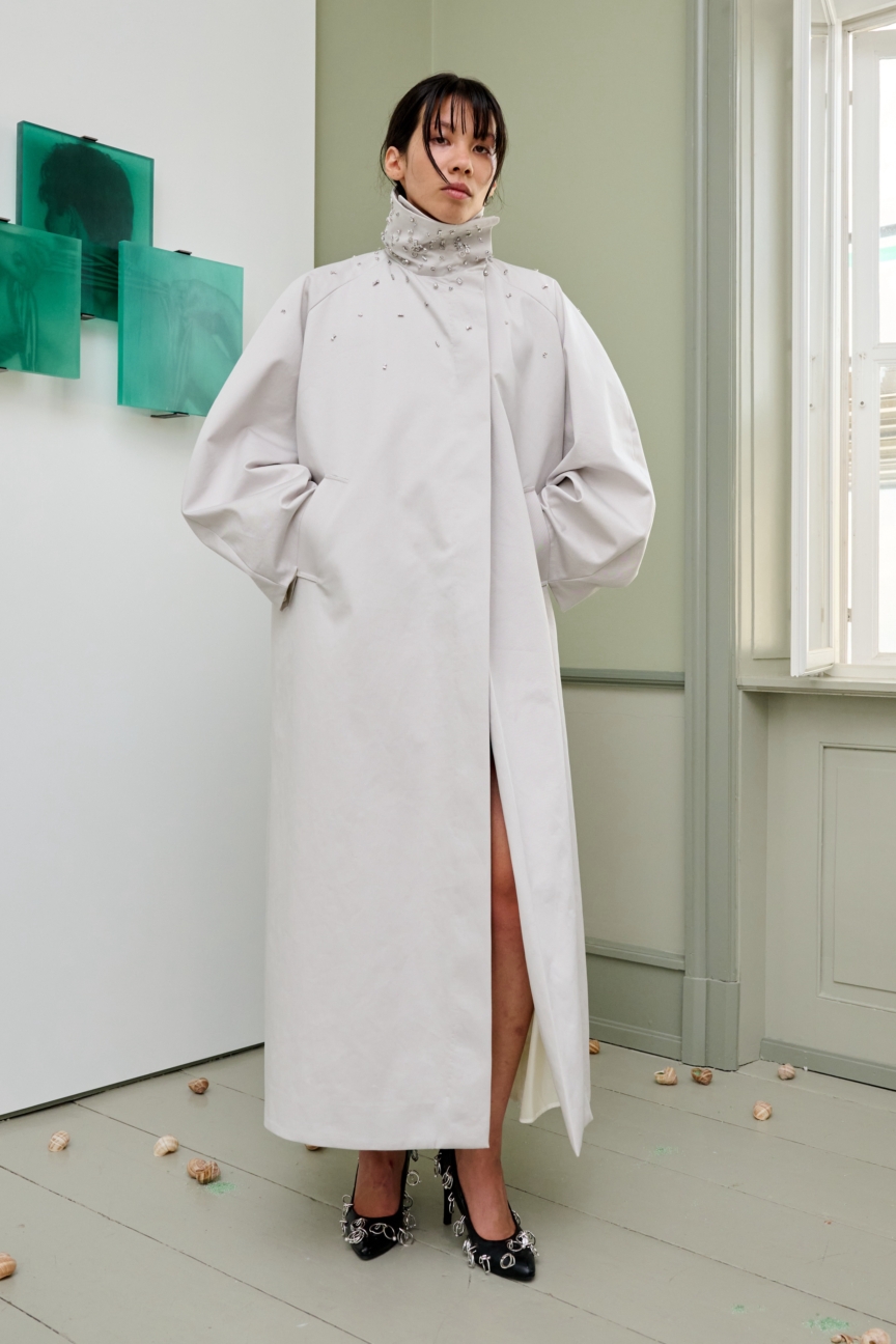 ss27-copenhagen-fashion-week-taus-runway-2x3-james-cochrane-5
